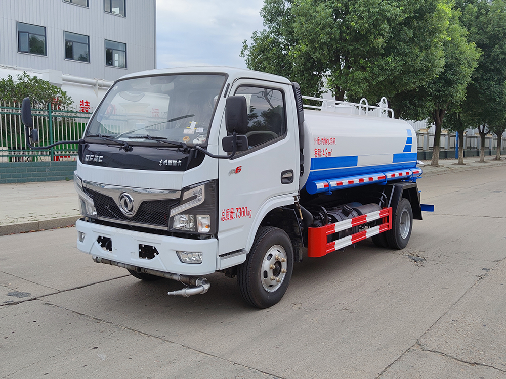 東風(fēng)福瑞卡-4.2立方綠化噴灑車(chē)